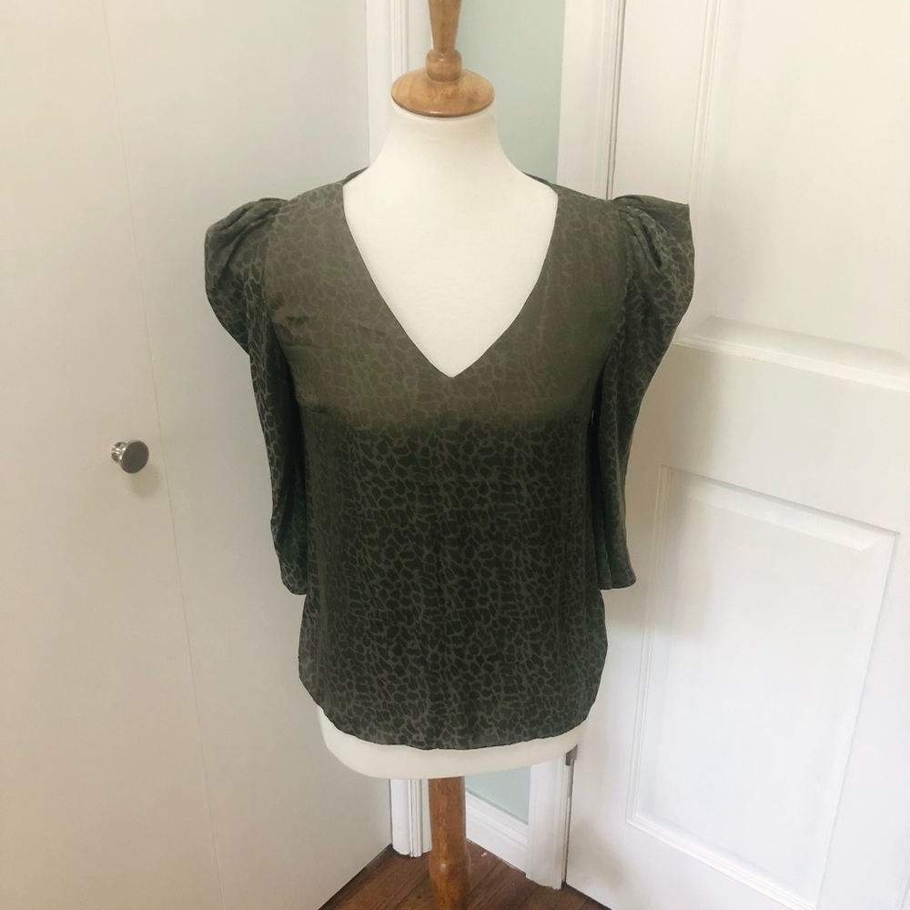 💚Cute green animal print top🖤